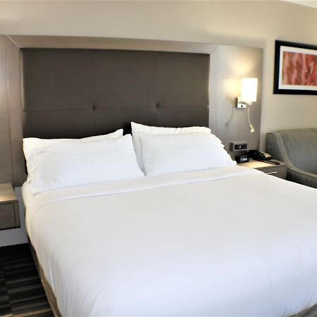Holiday Inn Express Woodstock-Shenandoah Valley By Ihg Buitenkant foto
