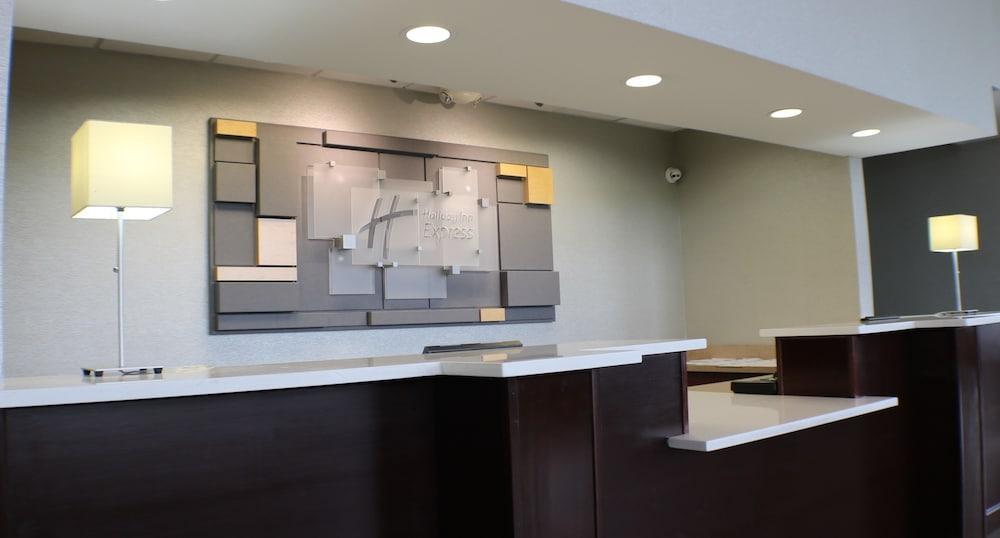 Holiday Inn Express Woodstock-Shenandoah Valley By Ihg Buitenkant foto
