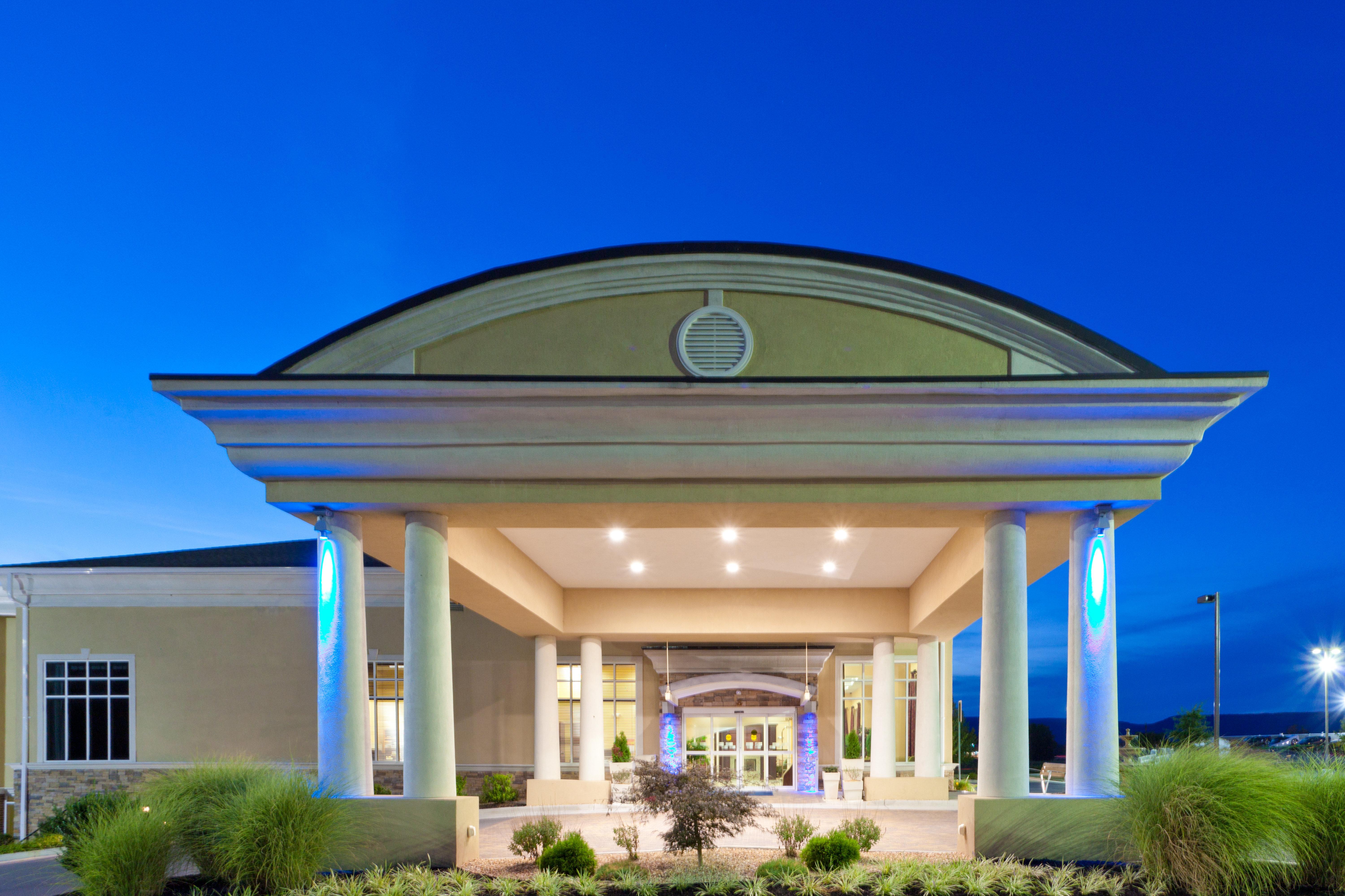 Holiday Inn Express Woodstock-Shenandoah Valley By Ihg Buitenkant foto