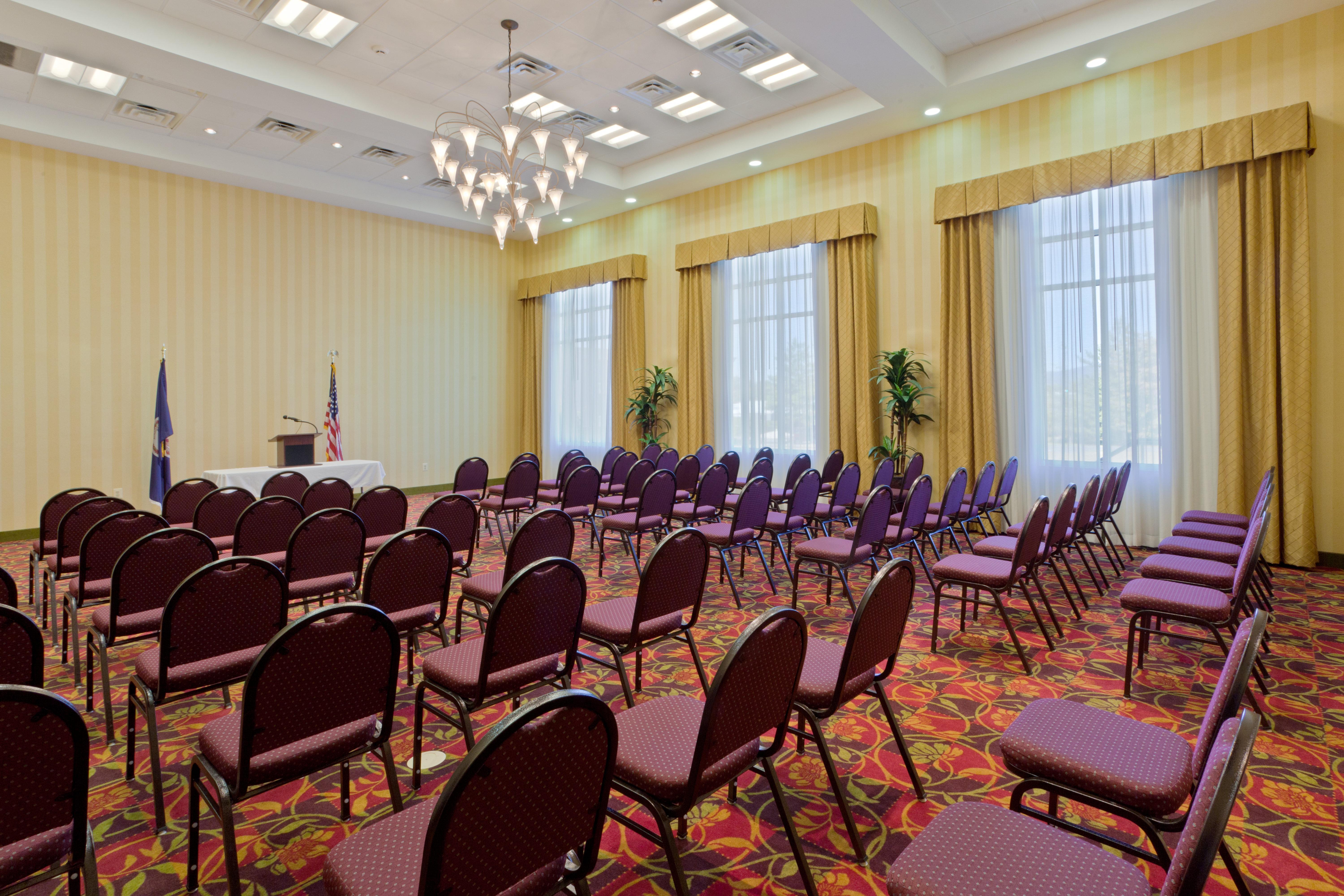 Holiday Inn Express Woodstock-Shenandoah Valley By Ihg Buitenkant foto