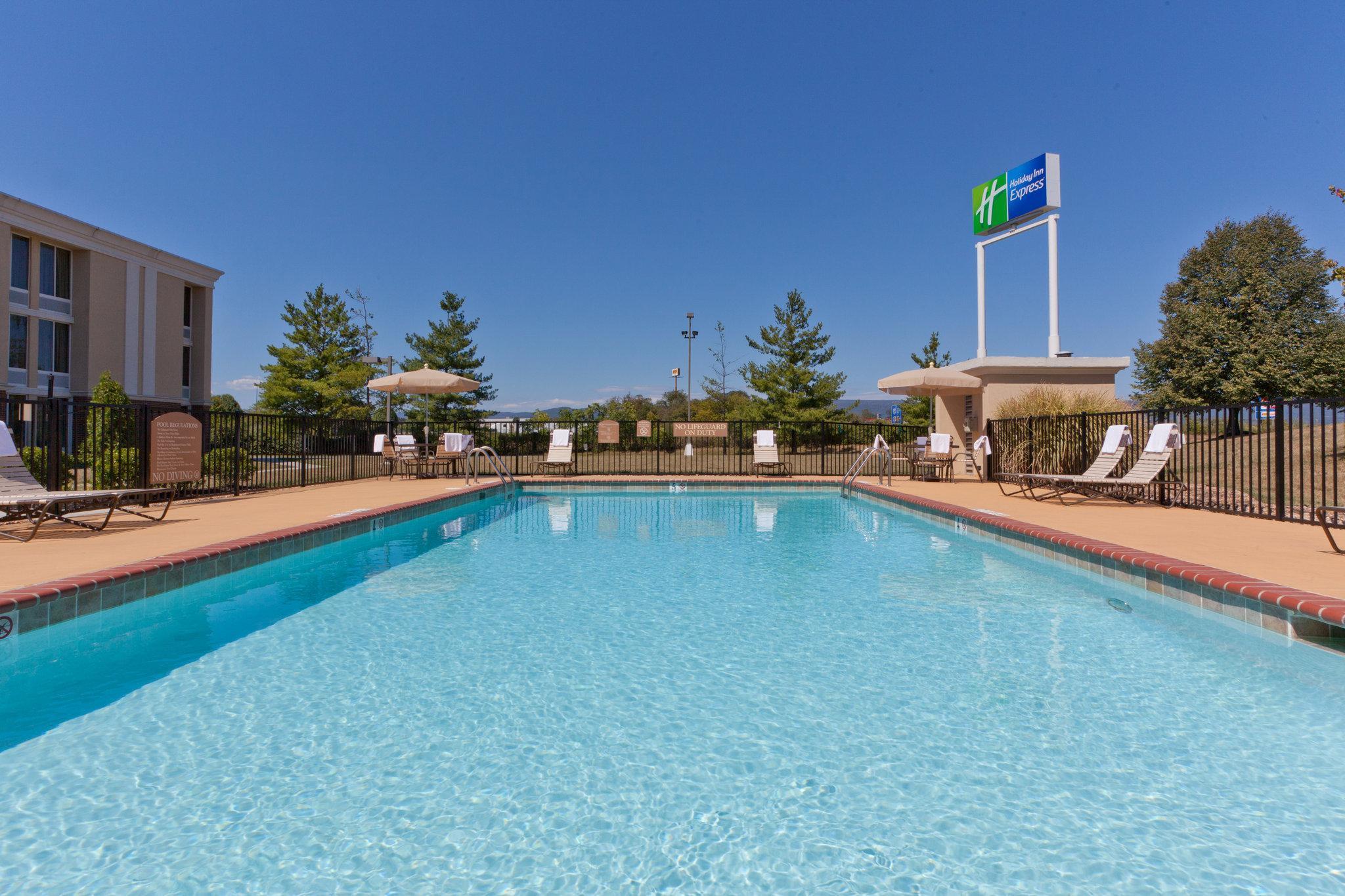 Holiday Inn Express Woodstock-Shenandoah Valley By Ihg Buitenkant foto