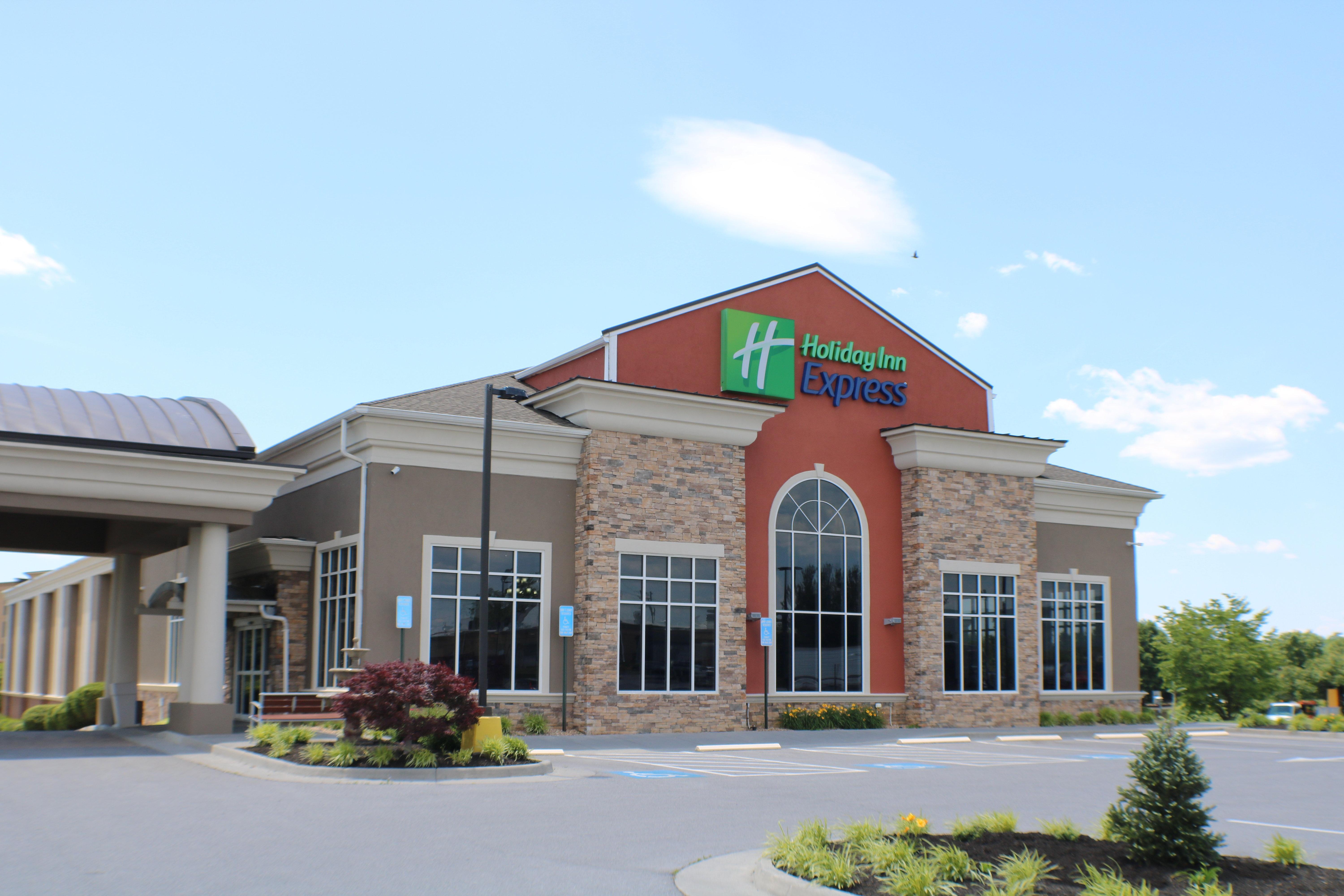 Holiday Inn Express Woodstock-Shenandoah Valley By Ihg Buitenkant foto