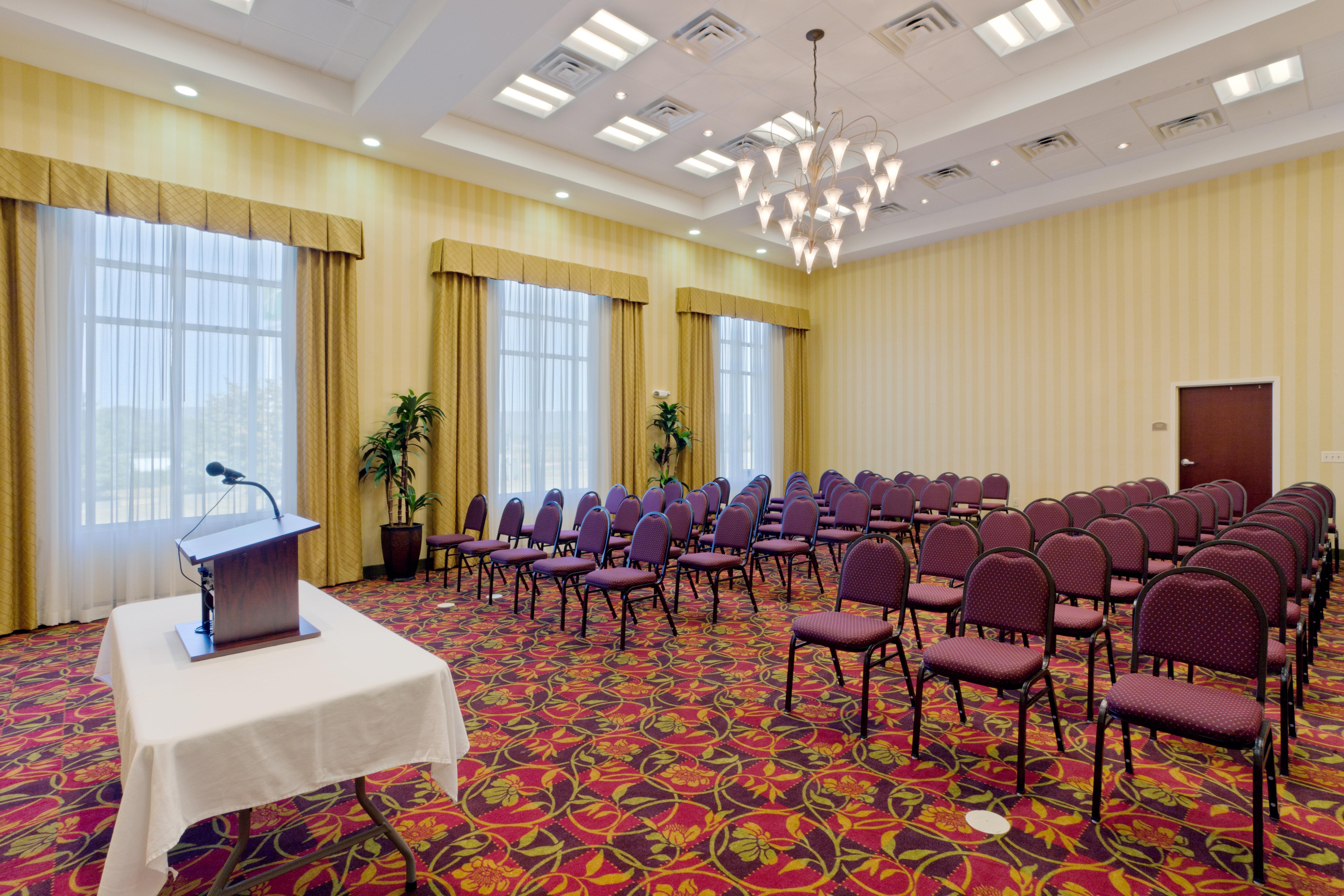 Holiday Inn Express Woodstock-Shenandoah Valley By Ihg Buitenkant foto