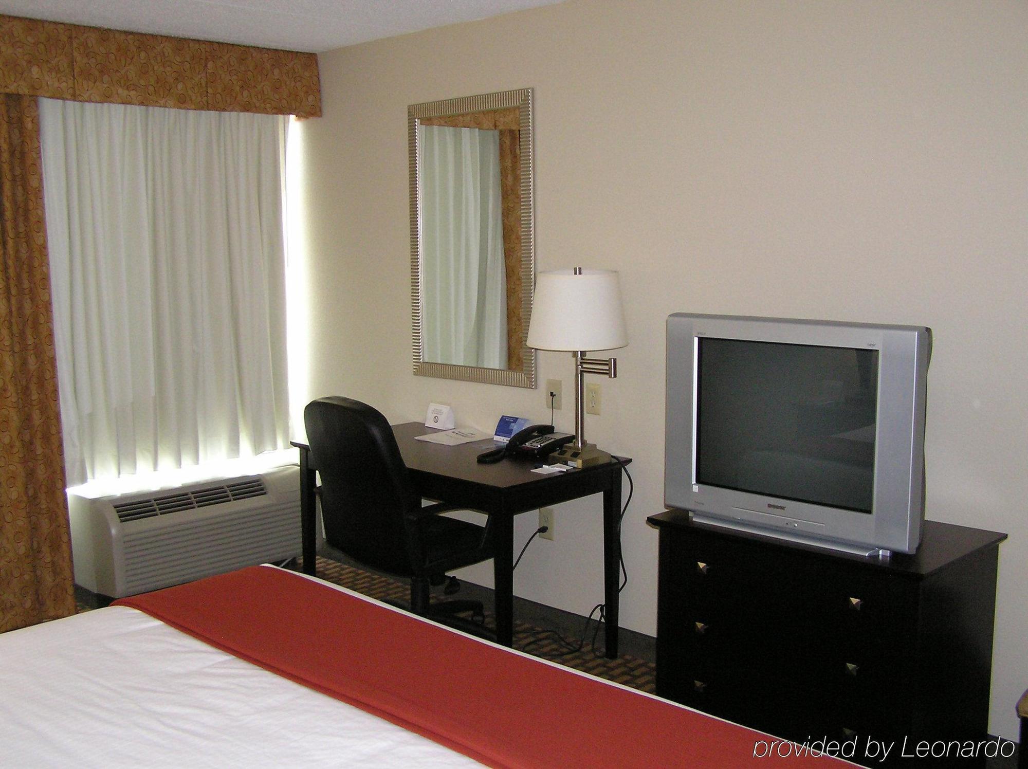 Holiday Inn Express Woodstock-Shenandoah Valley By Ihg Buitenkant foto