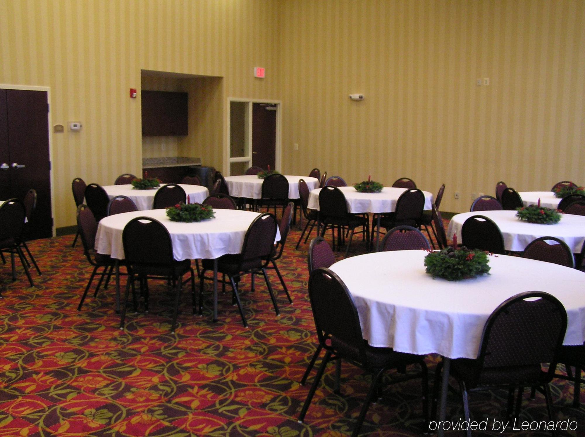 Holiday Inn Express Woodstock-Shenandoah Valley By Ihg Buitenkant foto