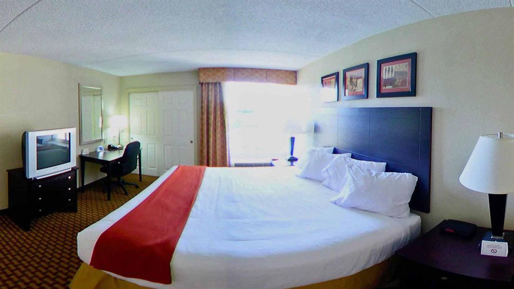 Holiday Inn Express Woodstock-Shenandoah Valley By Ihg Buitenkant foto