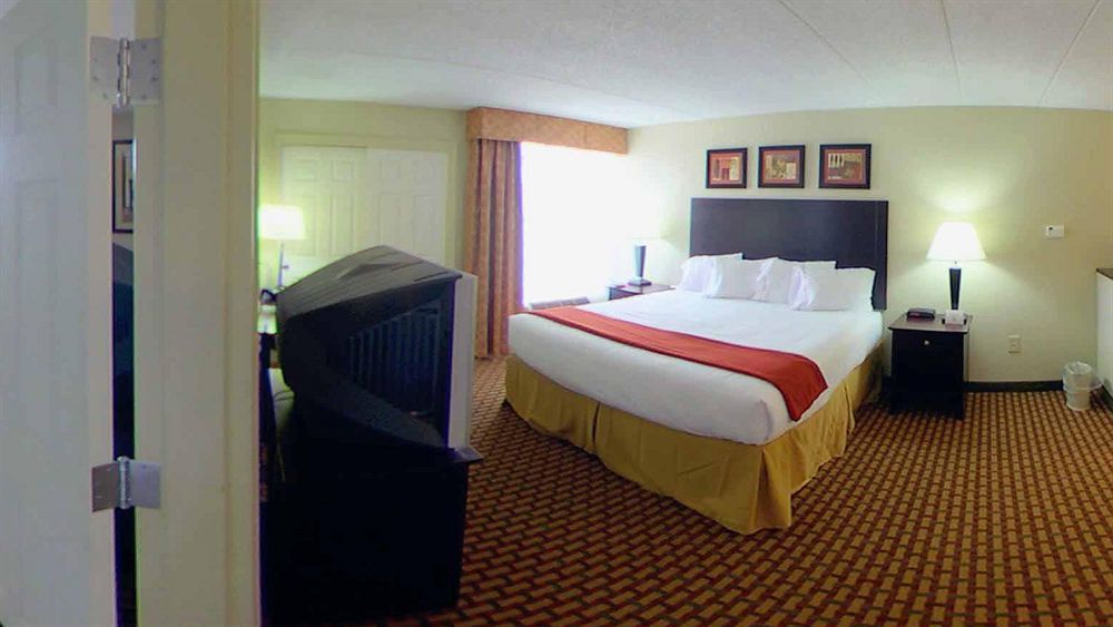 Holiday Inn Express Woodstock-Shenandoah Valley By Ihg Buitenkant foto