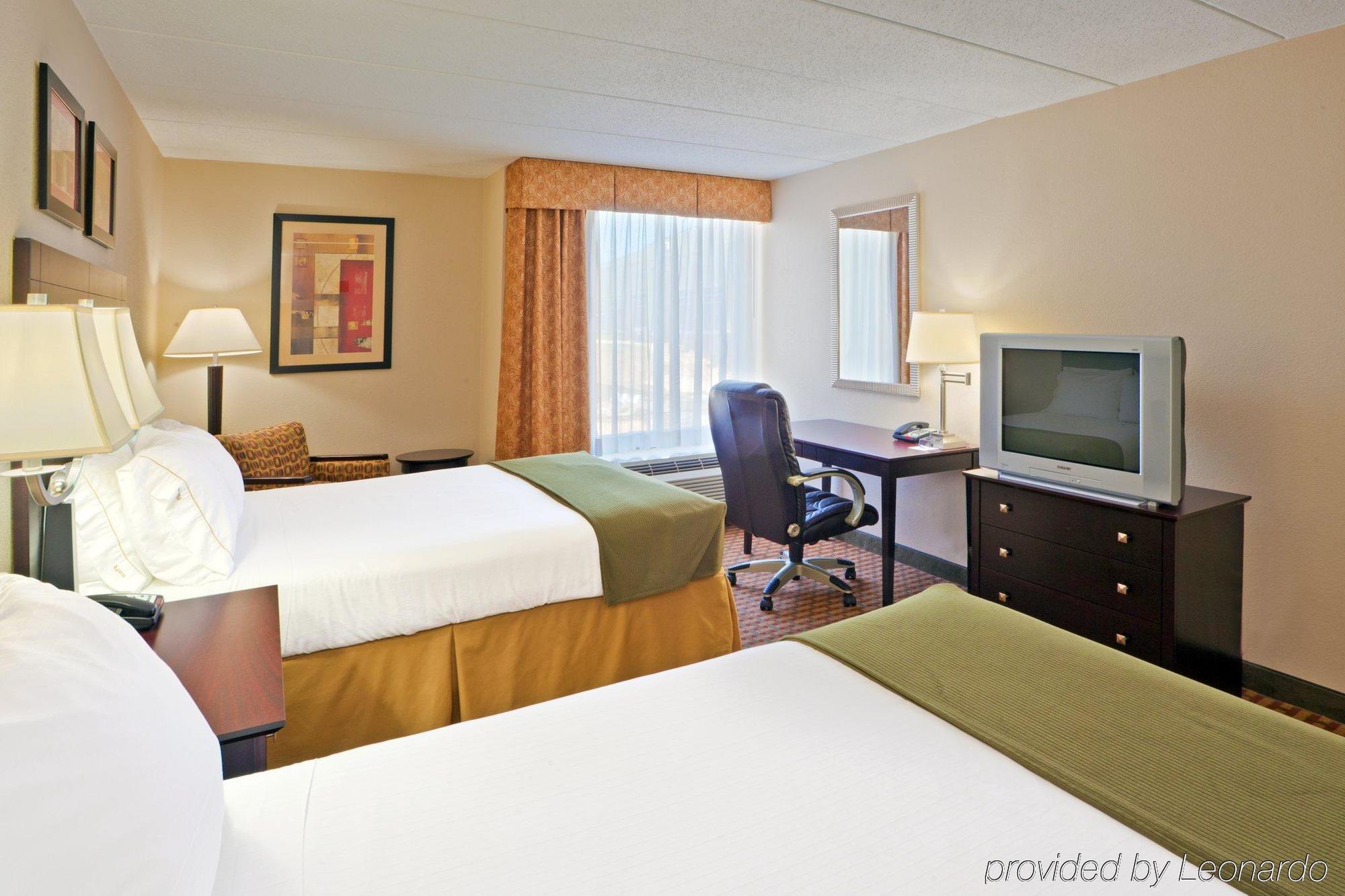 Holiday Inn Express Woodstock-Shenandoah Valley By Ihg Buitenkant foto