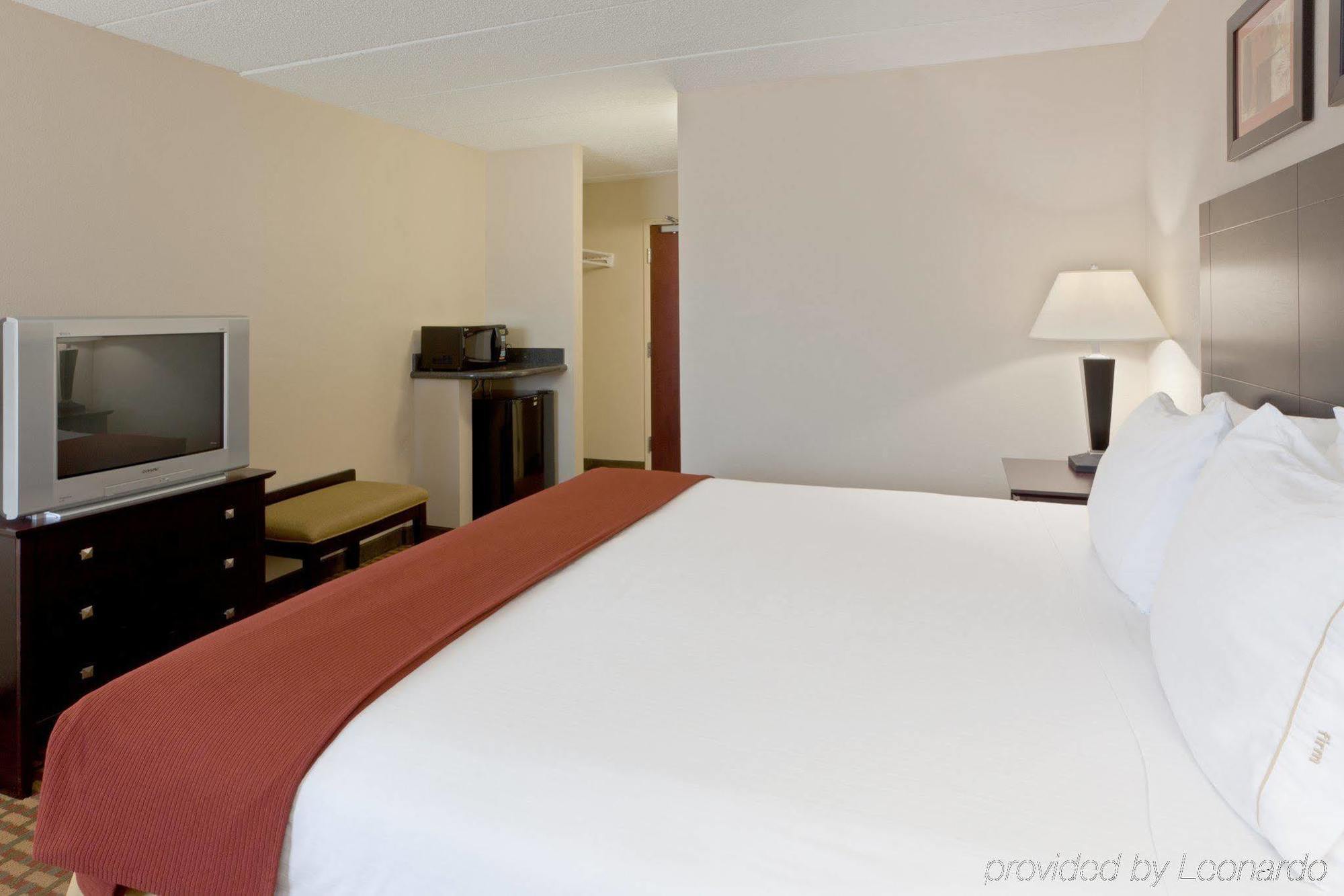 Holiday Inn Express Woodstock-Shenandoah Valley By Ihg Buitenkant foto