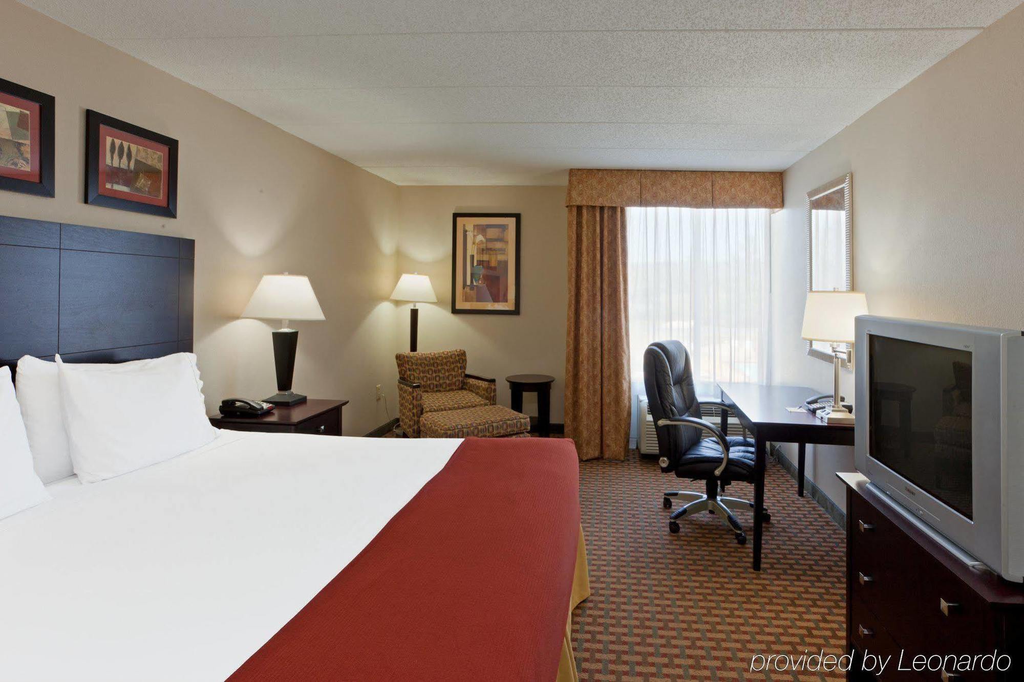 Holiday Inn Express Woodstock-Shenandoah Valley By Ihg Buitenkant foto