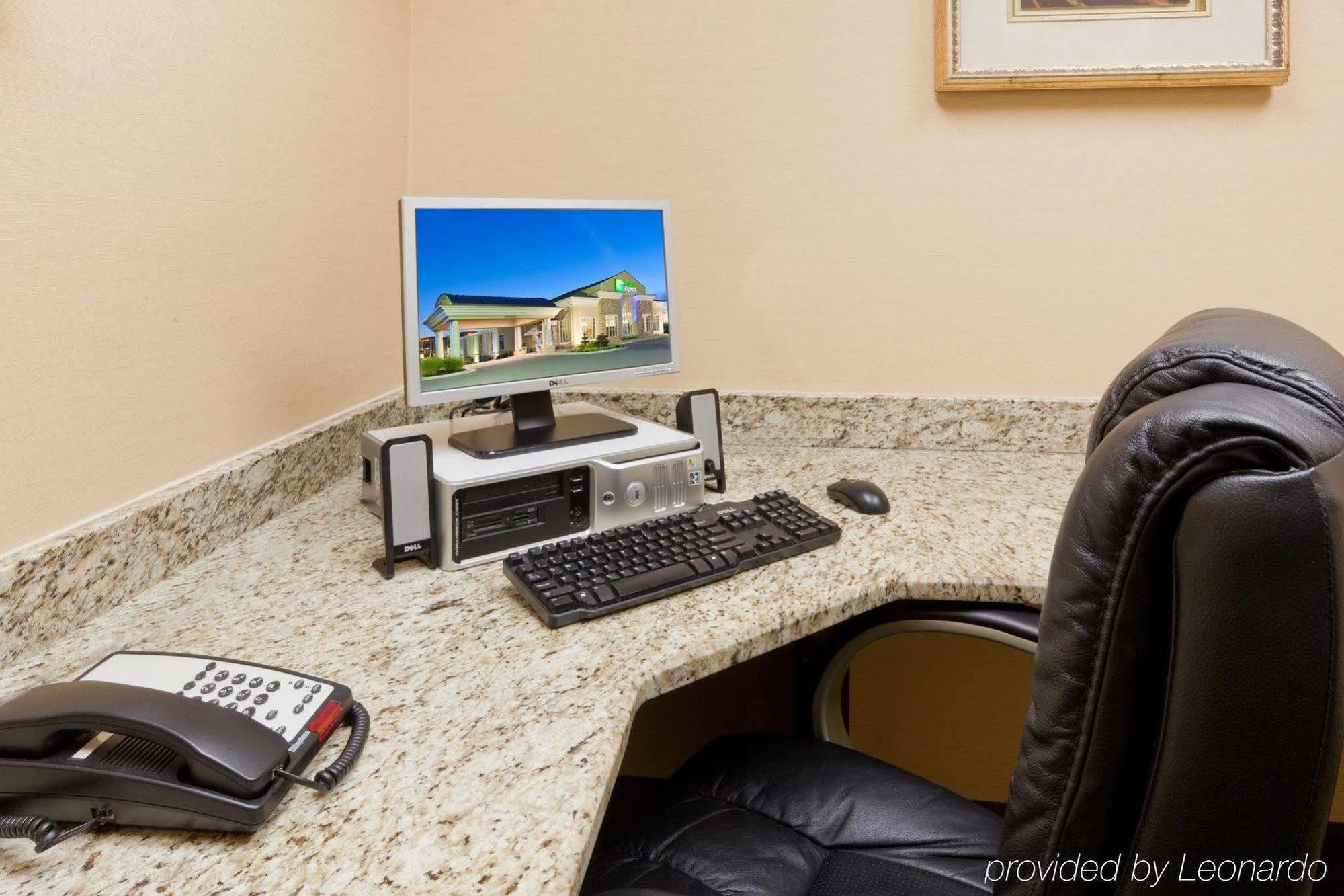 Holiday Inn Express Woodstock-Shenandoah Valley By Ihg Buitenkant foto