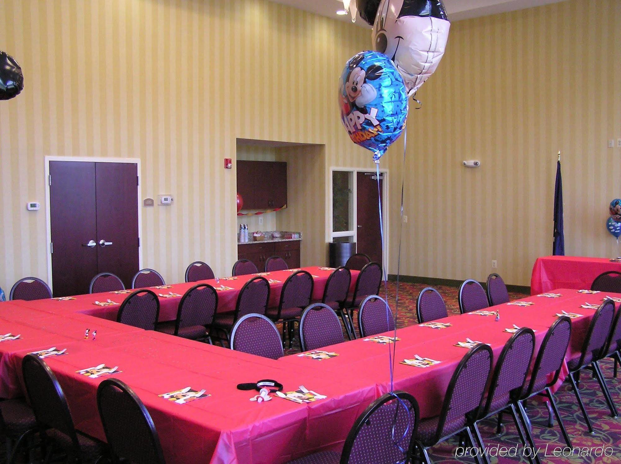 Holiday Inn Express Woodstock-Shenandoah Valley By Ihg Buitenkant foto