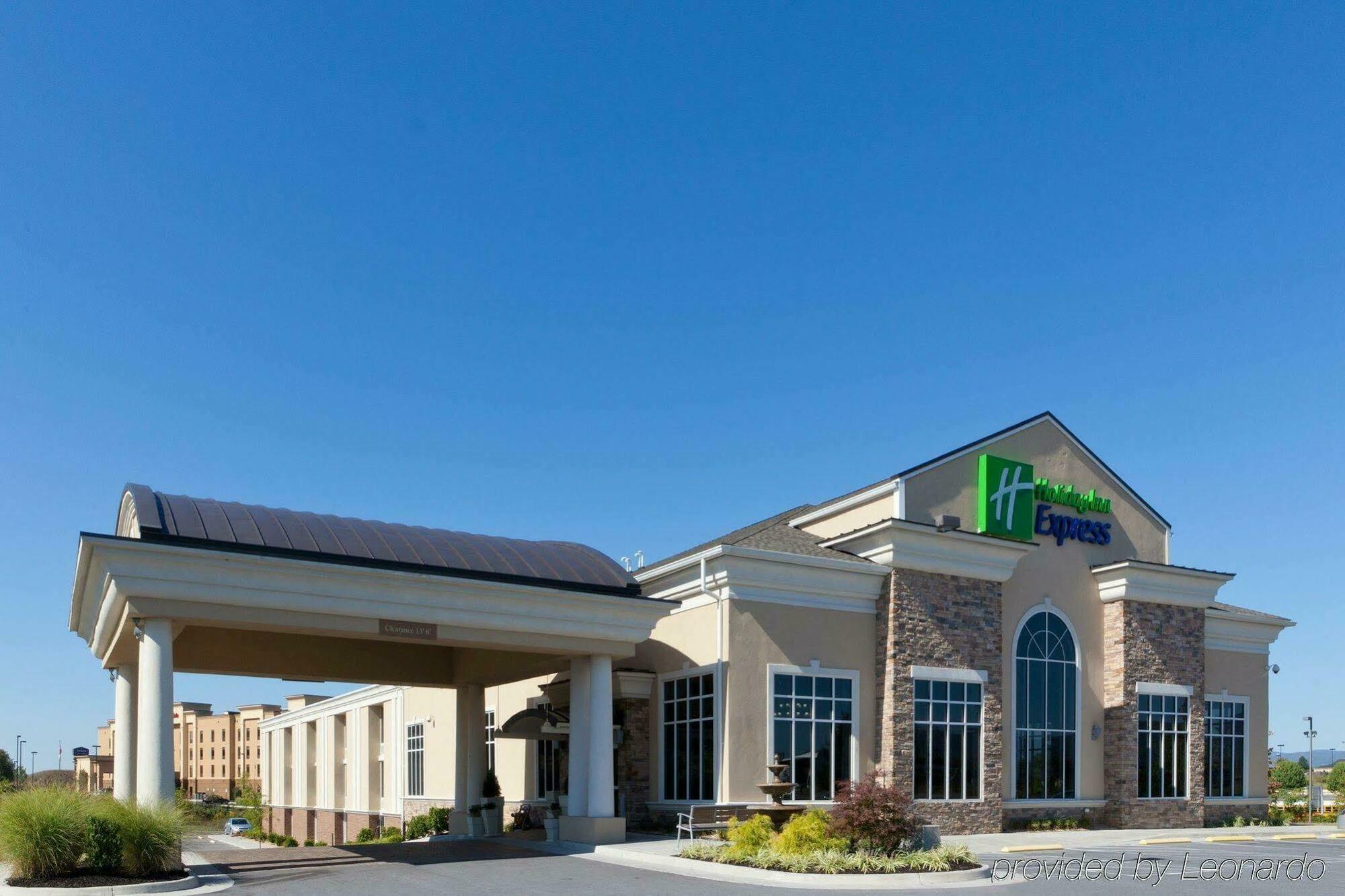 Holiday Inn Express Woodstock-Shenandoah Valley By Ihg Buitenkant foto