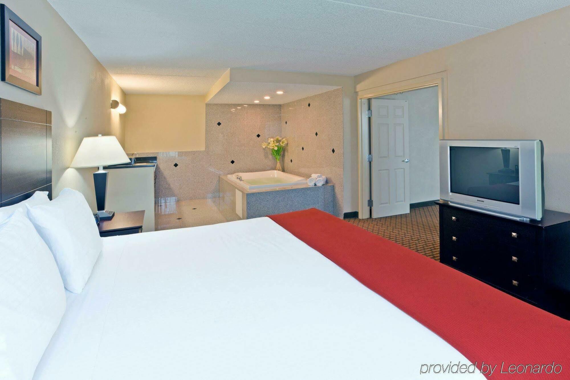 Holiday Inn Express Woodstock-Shenandoah Valley By Ihg Buitenkant foto