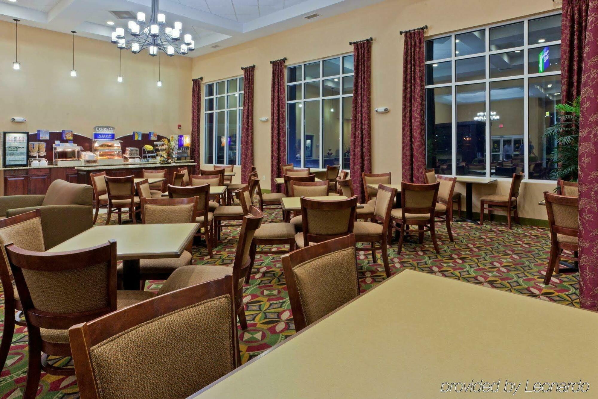 Holiday Inn Express Woodstock-Shenandoah Valley By Ihg Buitenkant foto