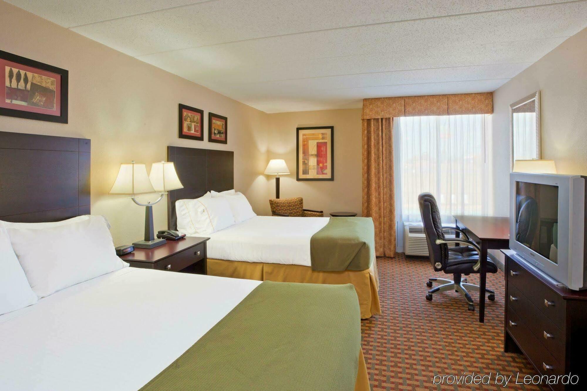 Holiday Inn Express Woodstock-Shenandoah Valley By Ihg Buitenkant foto