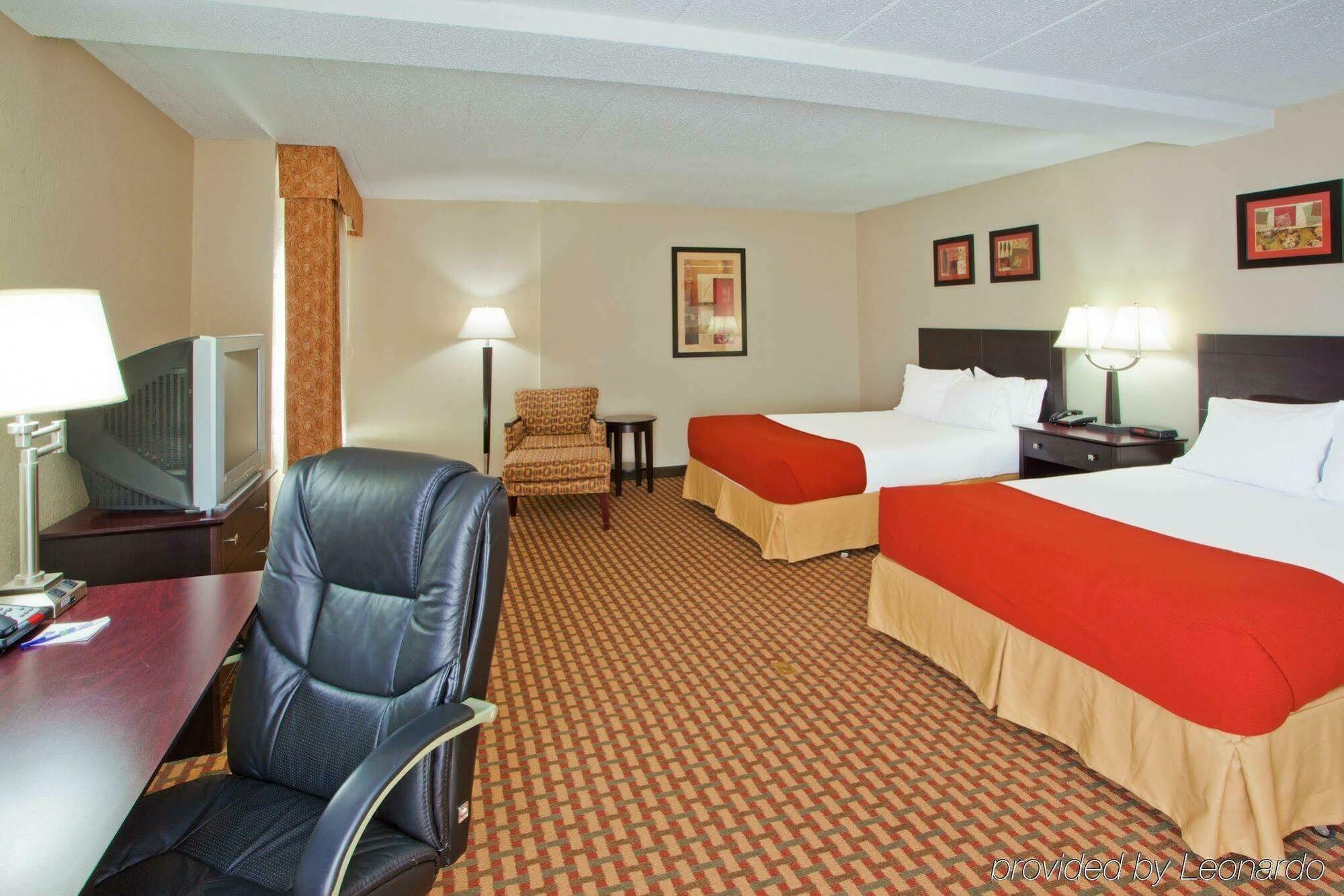 Holiday Inn Express Woodstock-Shenandoah Valley By Ihg Buitenkant foto